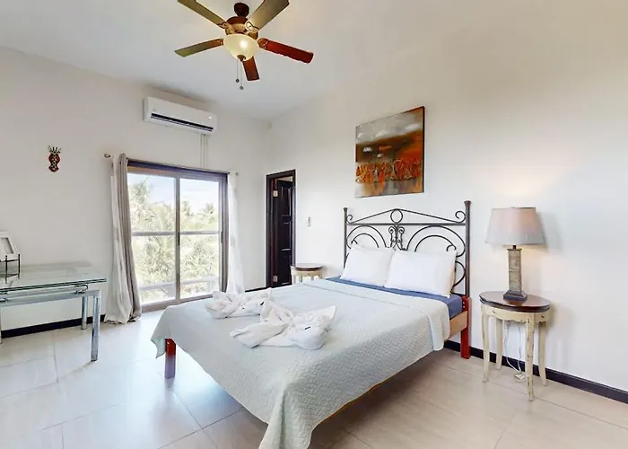 Serene Oceanfront With Shared Pool Ocean View Wifi & Partial Ac * San Pedro (Ambergris Caye)