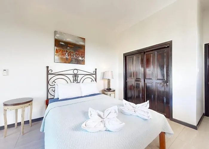 Сasa de vacaciones Serene Oceanfront With Shared Pool Ocean View Wifi & Partial Ac