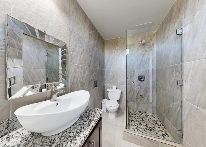 Serene Oceanfront With Shared Pool Ocean View Wifi & Partial Ac * San Pedro (Ambergris Caye)